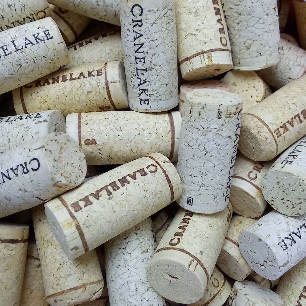 Wine Bottle 🍷 Corks!  161 Total, About 3 Different Kinds